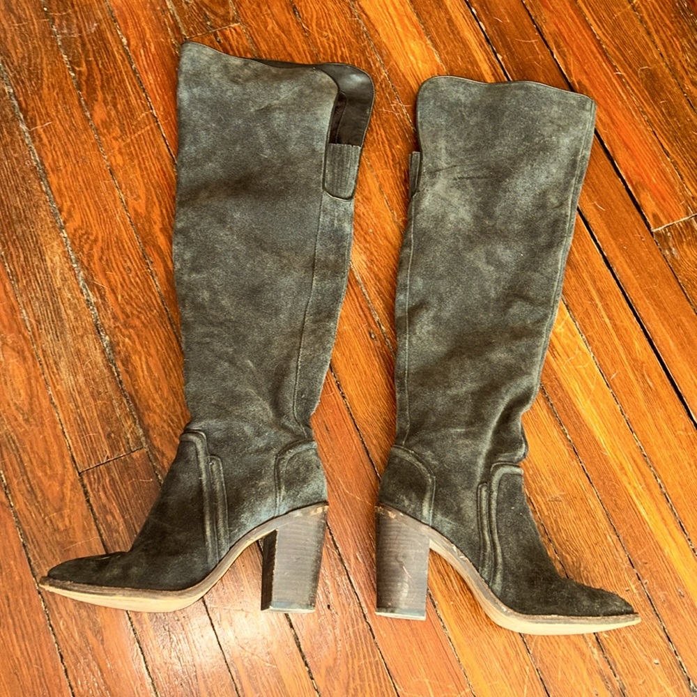 Knee high Vince Camuto suede boots size 8